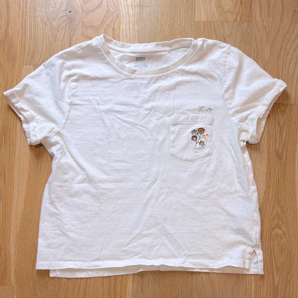 Levi’s Women’s  Tshirt with embroidered detail